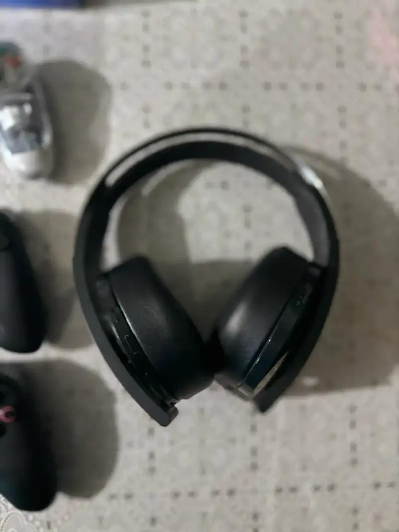 PS4 500GB + 6 Juegos + Audífonos + Controles - 3
