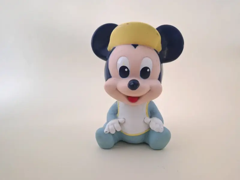 Figura de juguete infantil de personaje animado