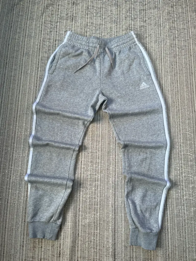 Jogger Adidas Gris - 1