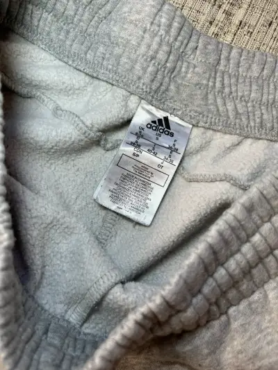 Jogger Adidas Gris - miniatura 4
