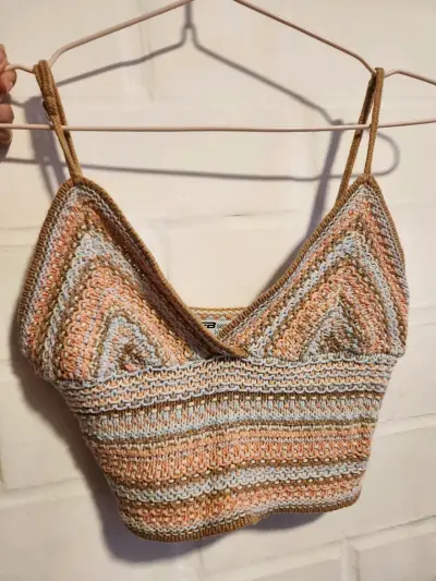 Top tejido a crochet multicolor - miniatura 1