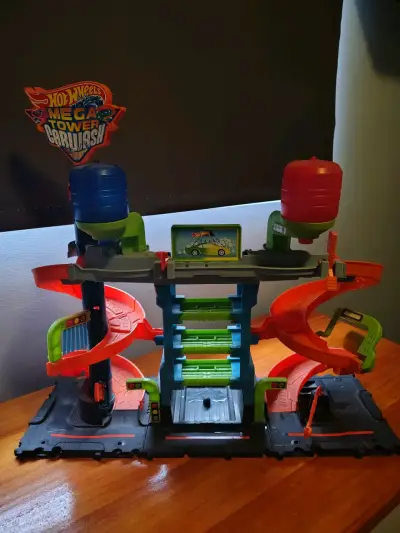 Pista de autos Hot Wheels Mega Tower Carwash - miniatura 1
