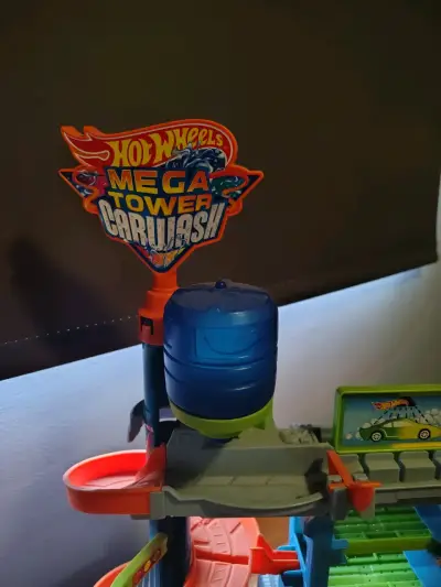 Pista de autos Hot Wheels Mega Tower Carwash - miniatura 2