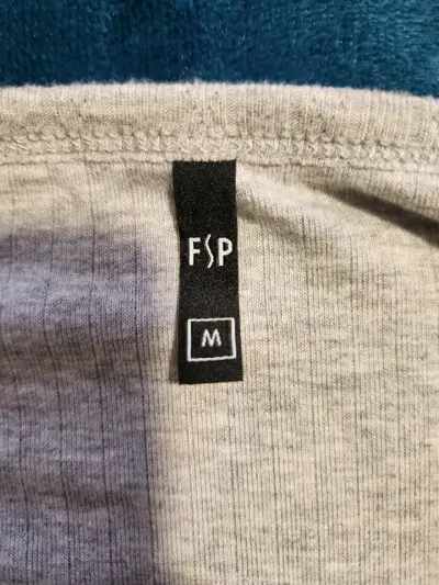 Polera manga larga gris con botones - miniatura 2
