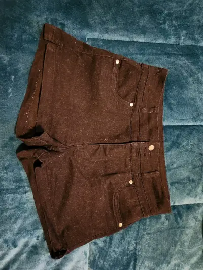 Shorts de mezclilla negros para mujer - miniatura 1