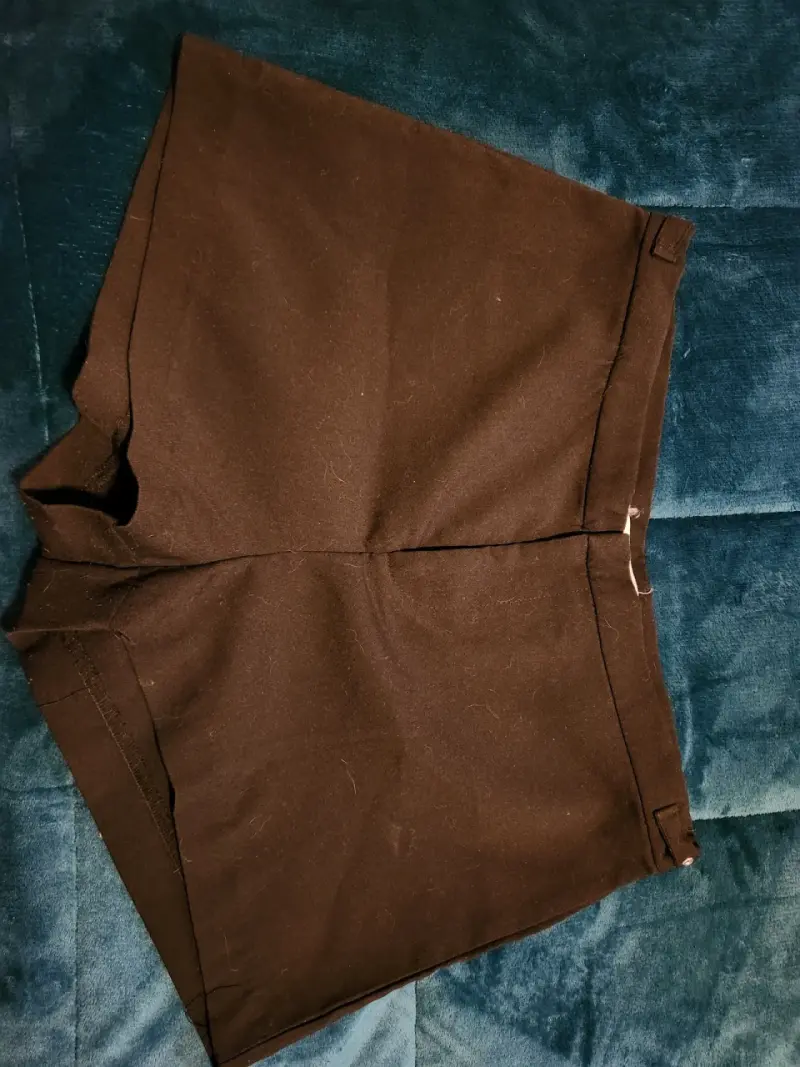 Shorts negros de tela casuales - 1