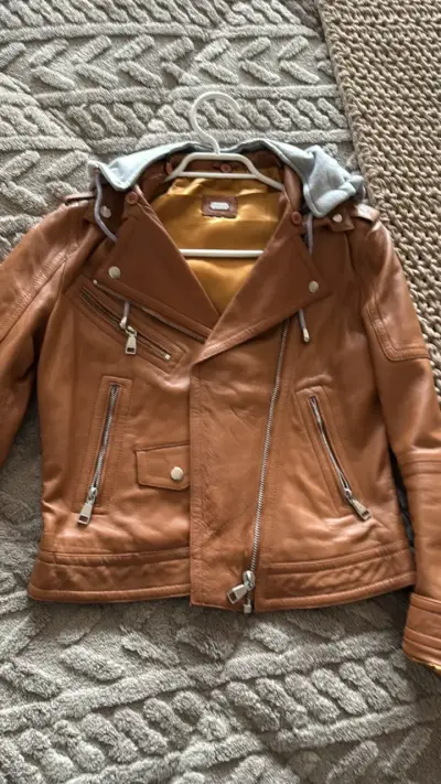 Chaqueta de cuero marrón con capucha desmontable - miniatura 1