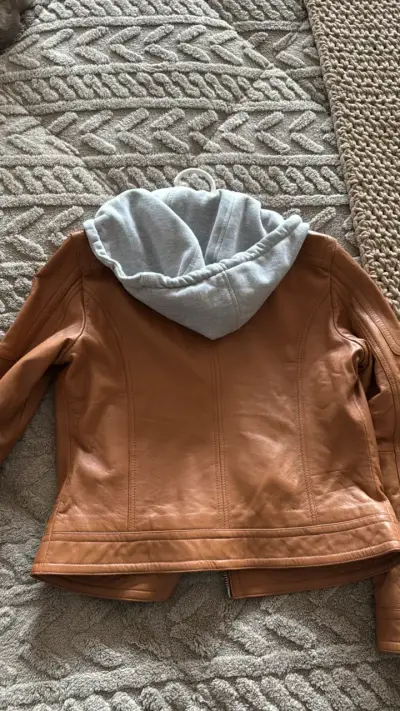 Chaqueta de cuero marrón con capucha desmontable - miniatura 3