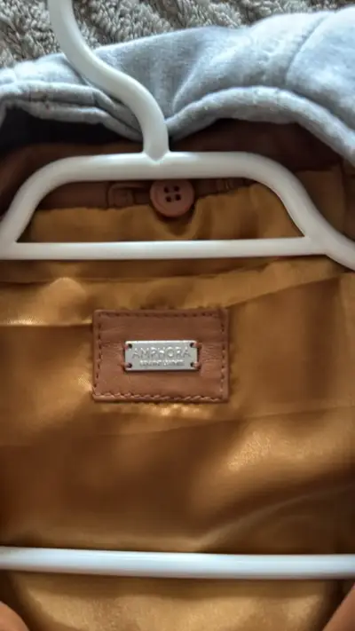 Chaqueta de cuero marrón con capucha desmontable - miniatura 5
