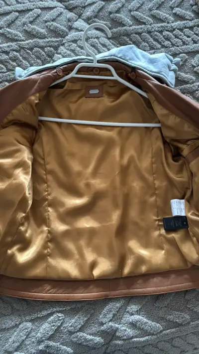 Chaqueta de cuero marrón con capucha desmontable - miniatura 6