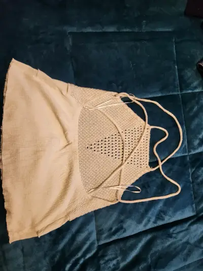 Top tejido blanco con tirantes - miniatura 2