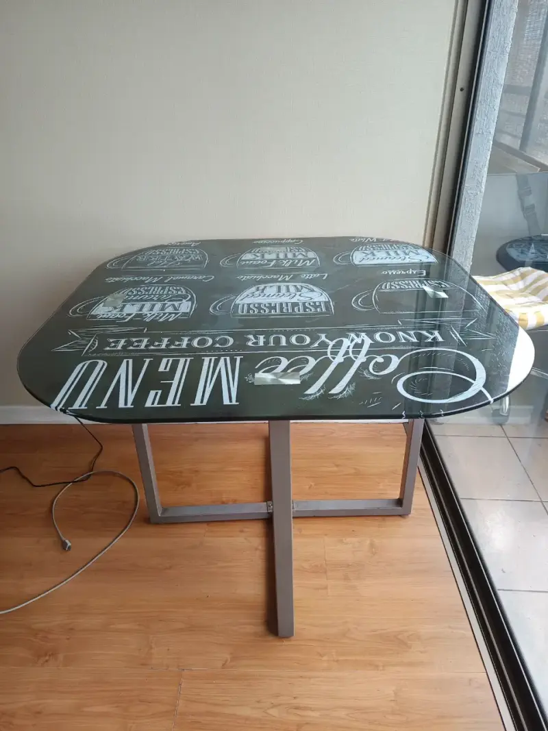 Mesa de vidrio con diseño vintage - 1