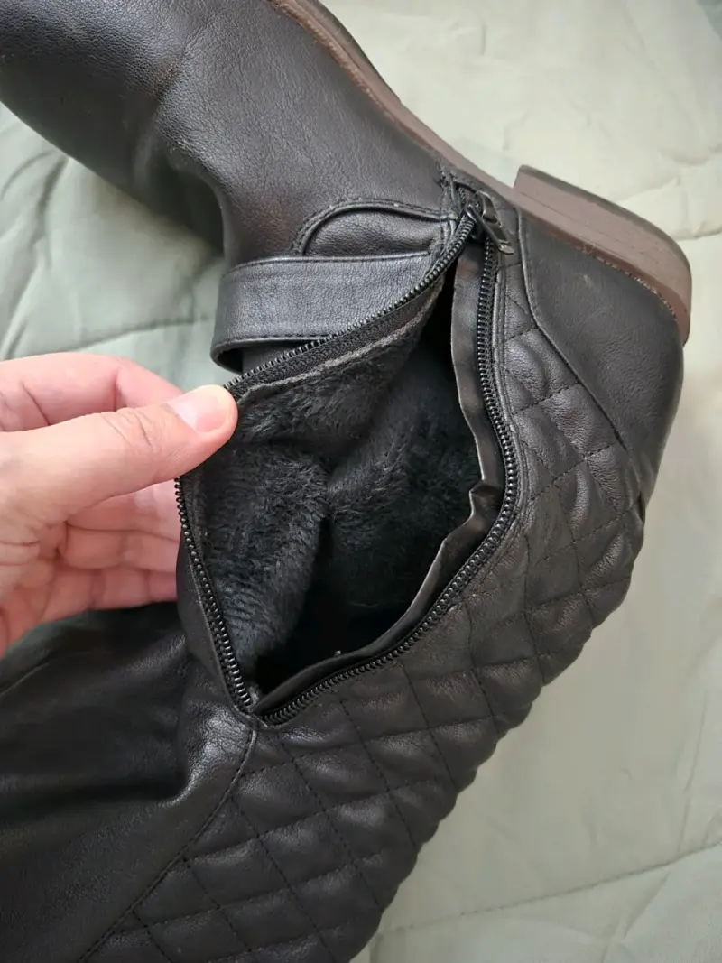 Botas negras de cuero con cierre y hebilla - 3