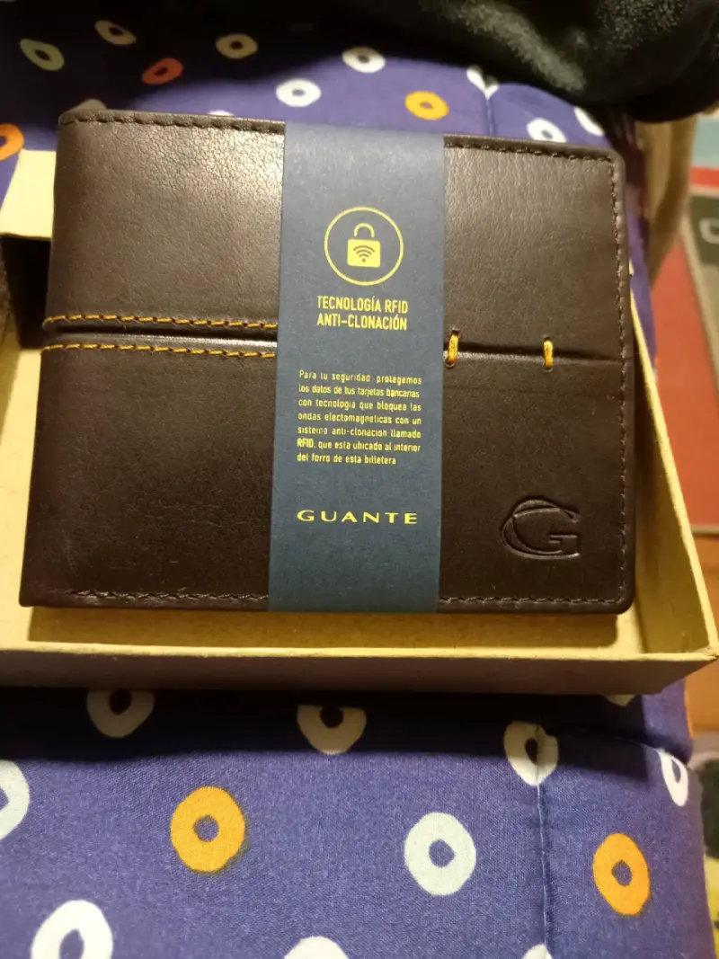 Billetera de cuero con tecnología RFID Guante - 1