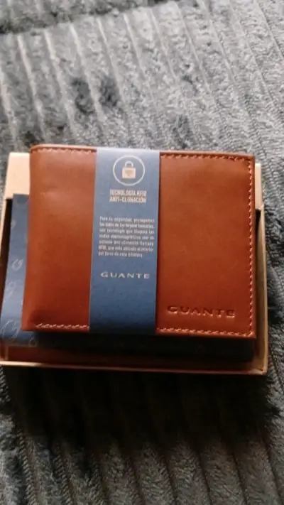 Billetera de cuero con tecnología RFID Guante - miniatura 2