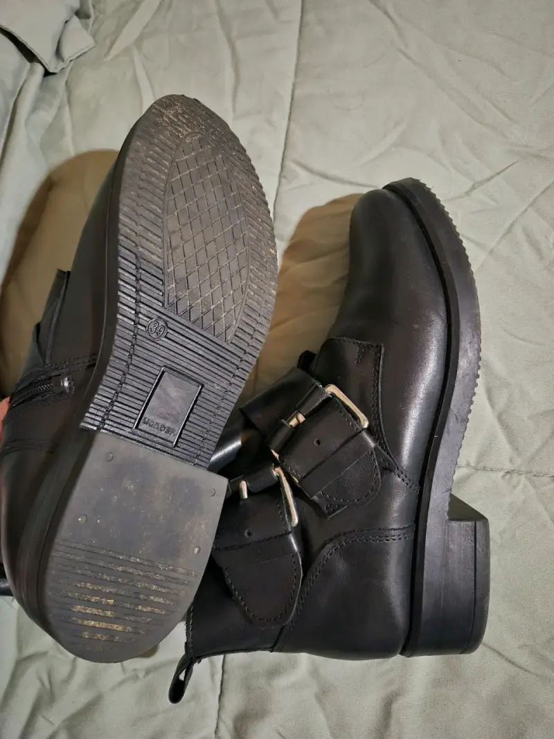 Botines de cuero negro con hebillas - 3
