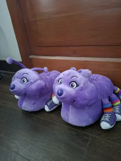 Pantuflas de cien pies peluche morado (talla 2-3) - miniatura 4