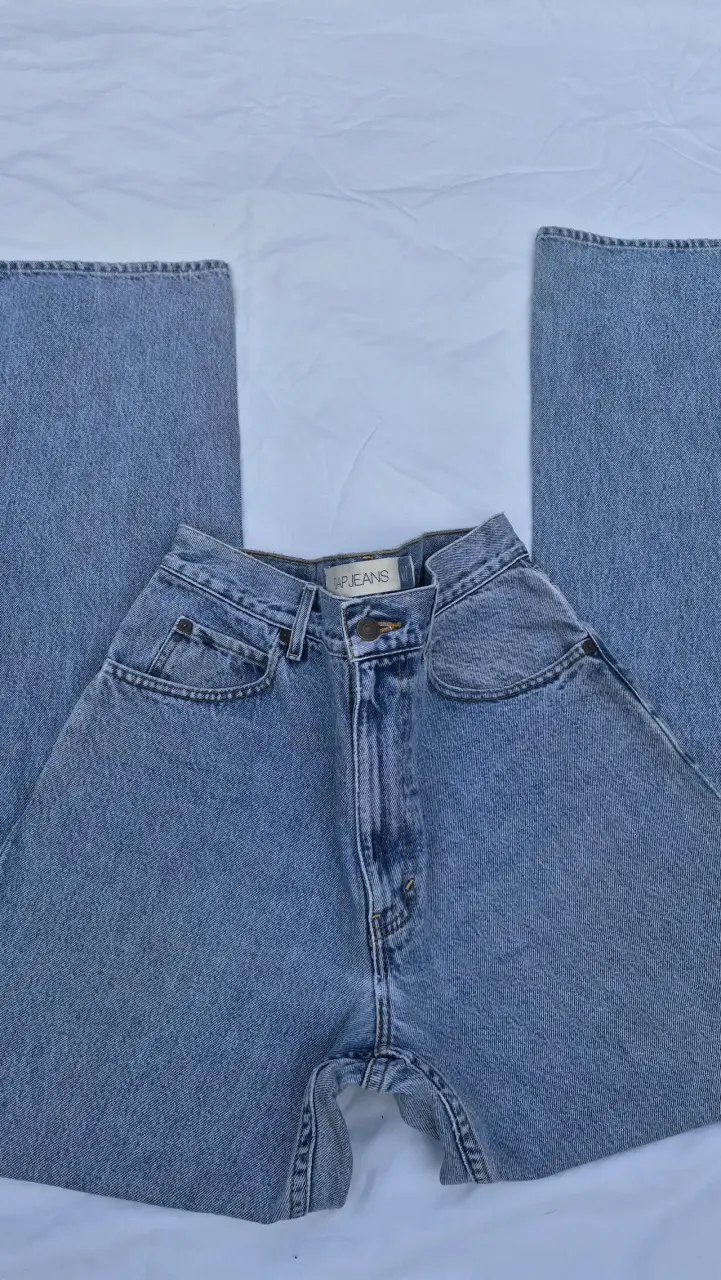 Mom Jeans azul claro de mezclilla GAP - 2
