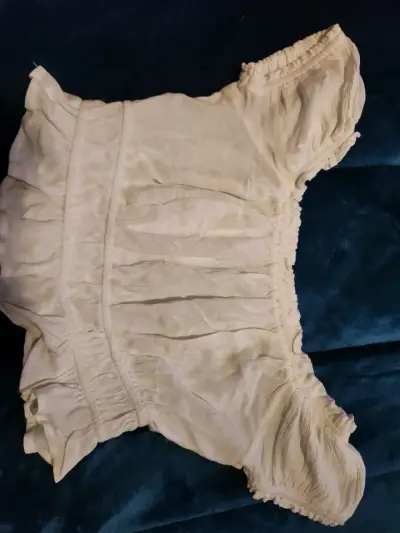 Blusa blanca de manga corta con volantes - miniatura 1