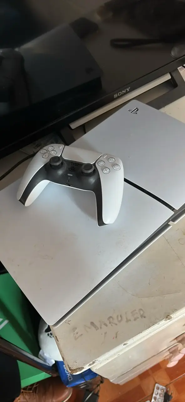 Consola PlayStation 5 con control DualSense - 1