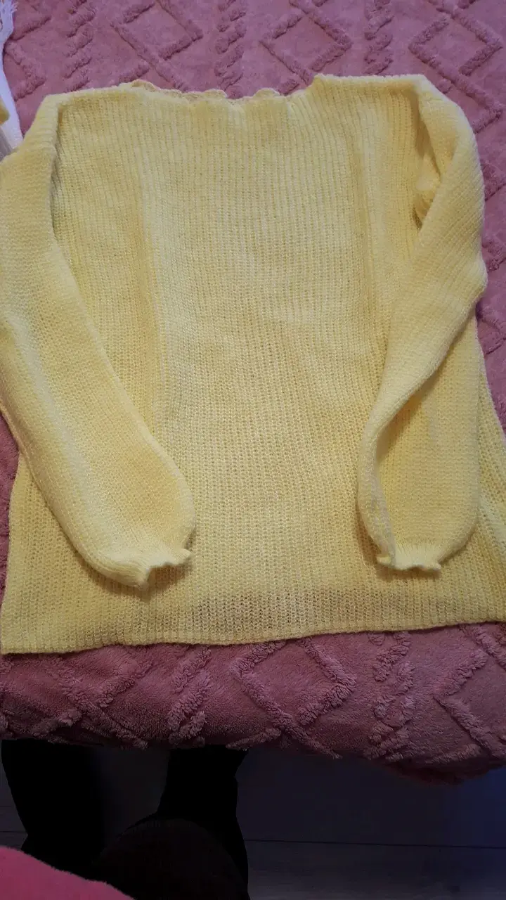 Suéter amarillo de lana para mujer