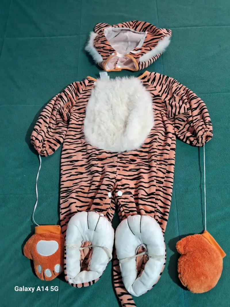 Disfraz de tigre para niño con capucha