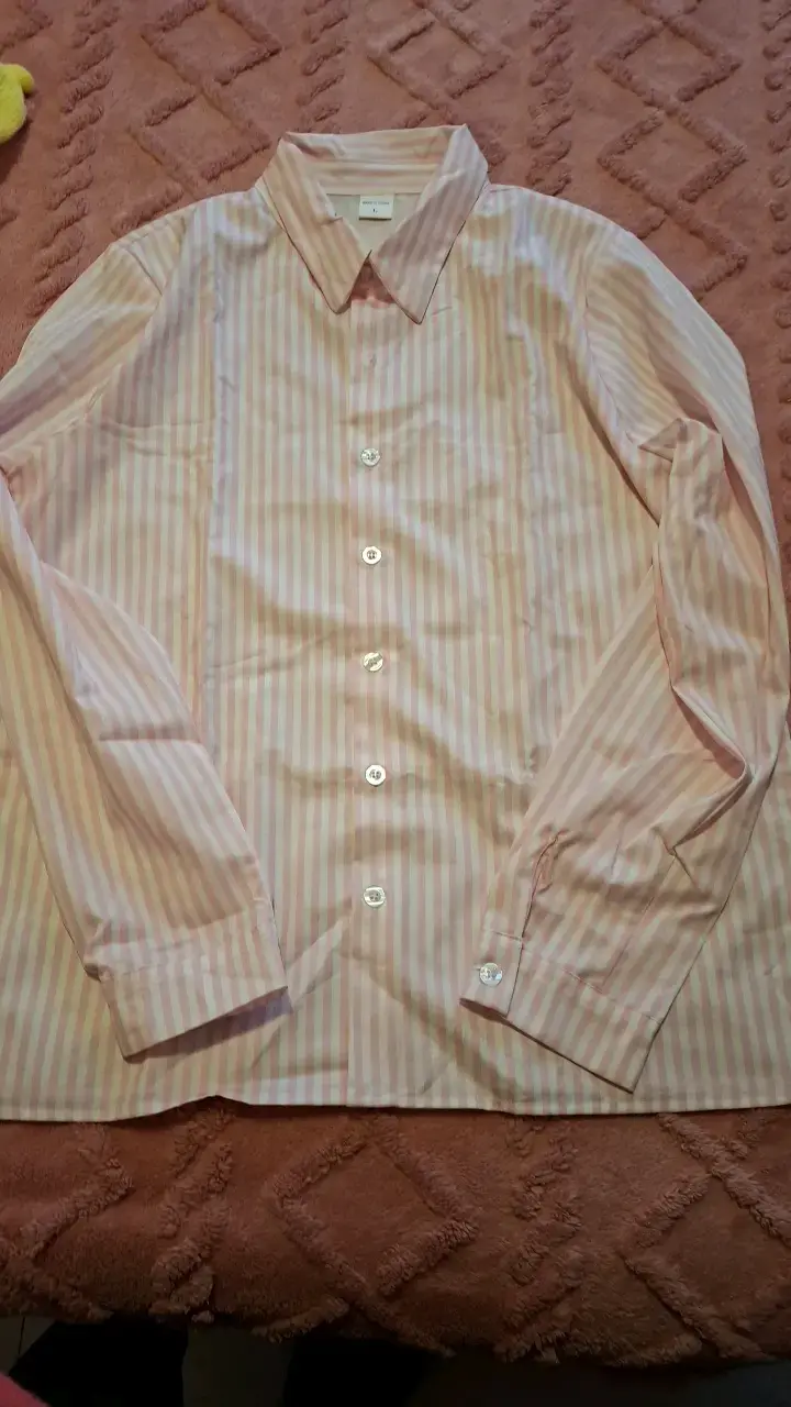 Camisa de rayas rosadas para mujer