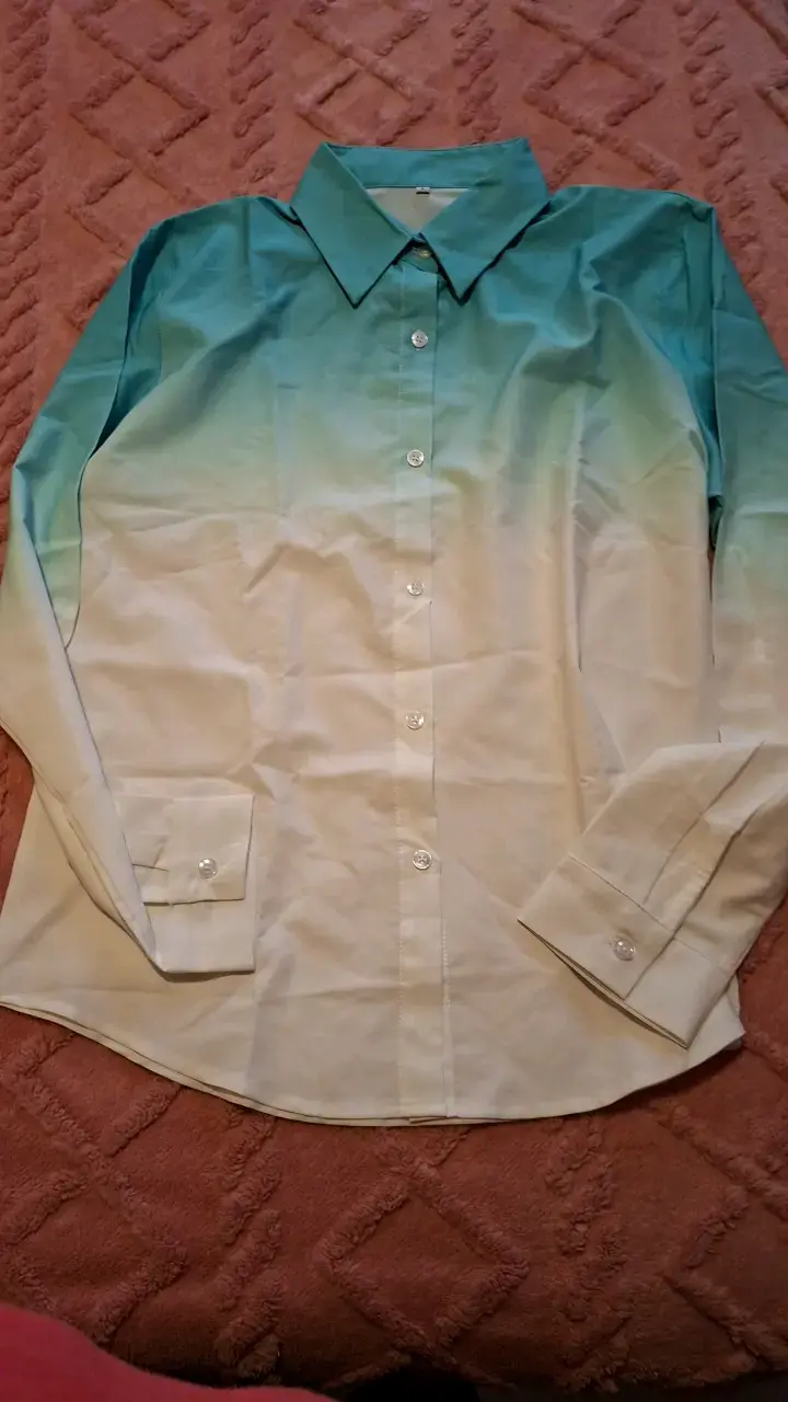 Camisa degradada azul y blanca para hombre