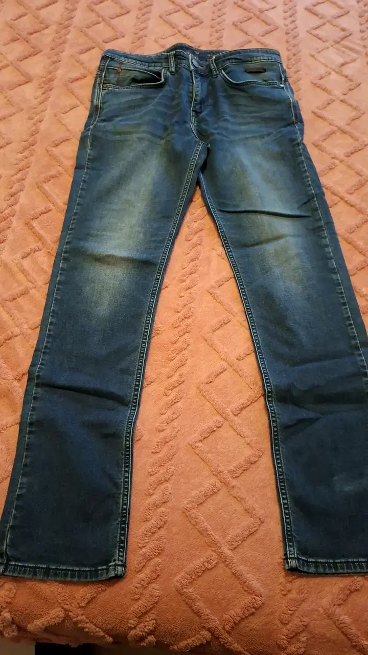 Jeans azul clásico para hombre