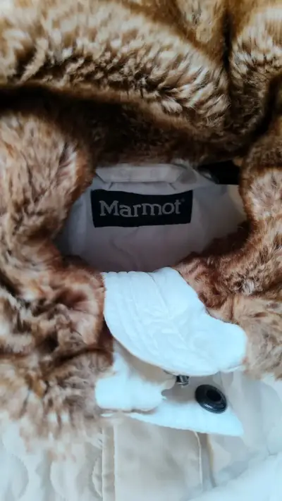 Chaqueta Marmot blanca con cuello de piel - miniatura 3