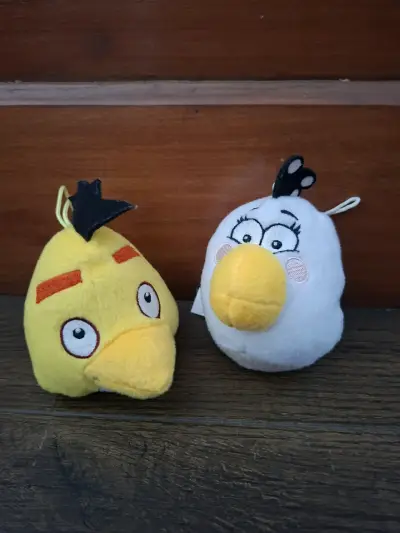 Peluches de Angry Bird amarillos y blancos - miniatura 1