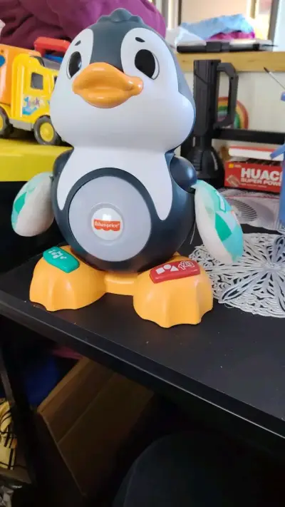 Pingüino interactivo Fisher-Price musical - miniatura 1