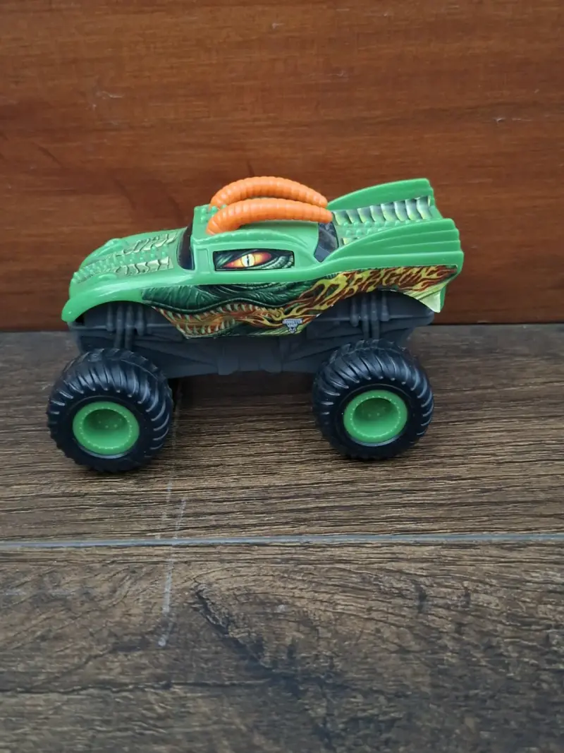 Set de 3 camiones monster trucks de juguete - 3