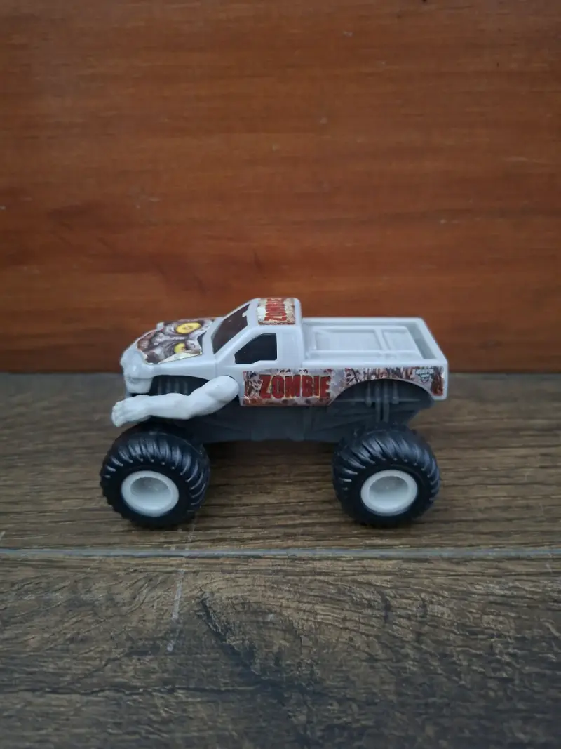 Set de 3 camiones monster trucks de juguete - 4