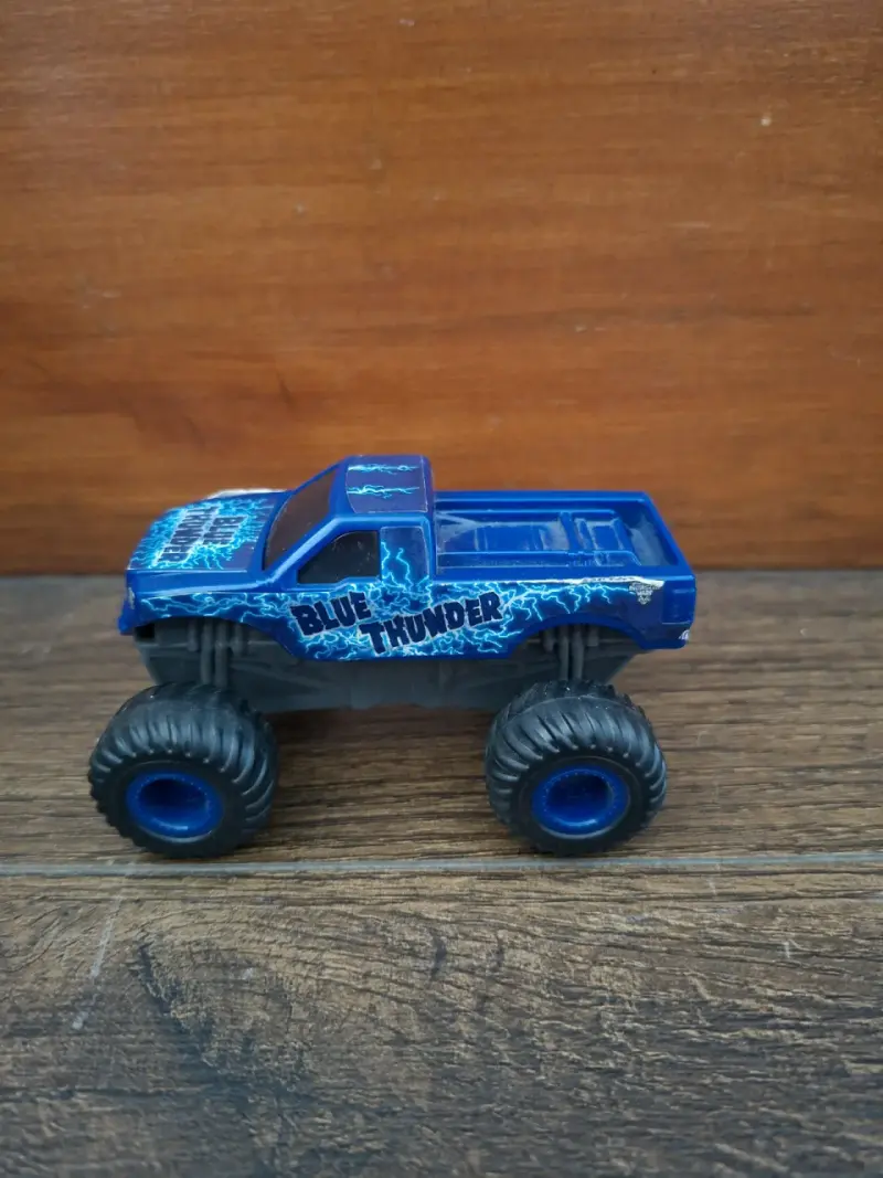 Set de 3 camiones monster trucks de juguete - 5