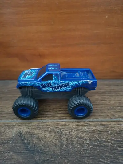 Set de 3 camiones monster trucks de juguete - miniatura 5