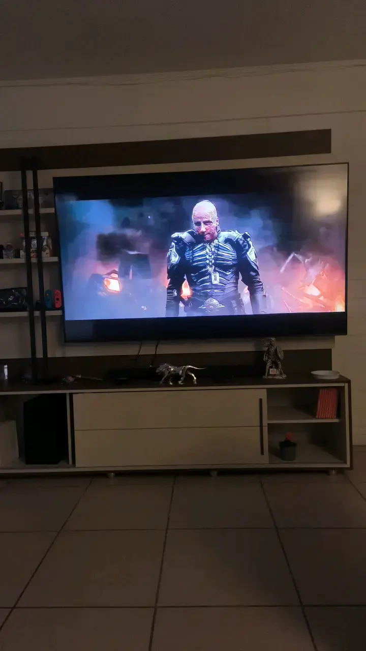 Televisor LED de pantalla plana grande - 2