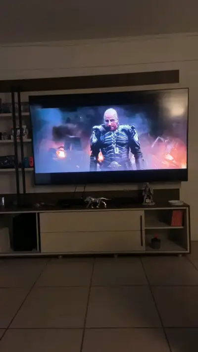 Televisor LED de pantalla plana grande - miniatura 2