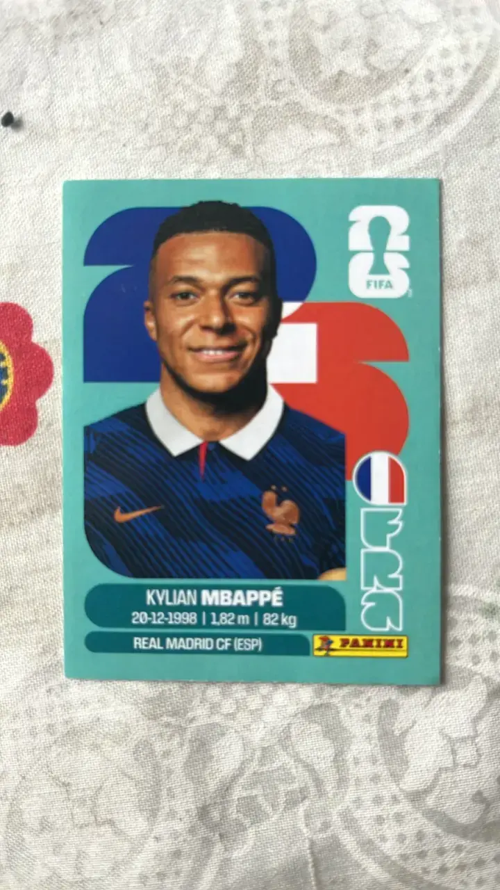 Lámina Panini Kylian Mbappé FIFA 2022