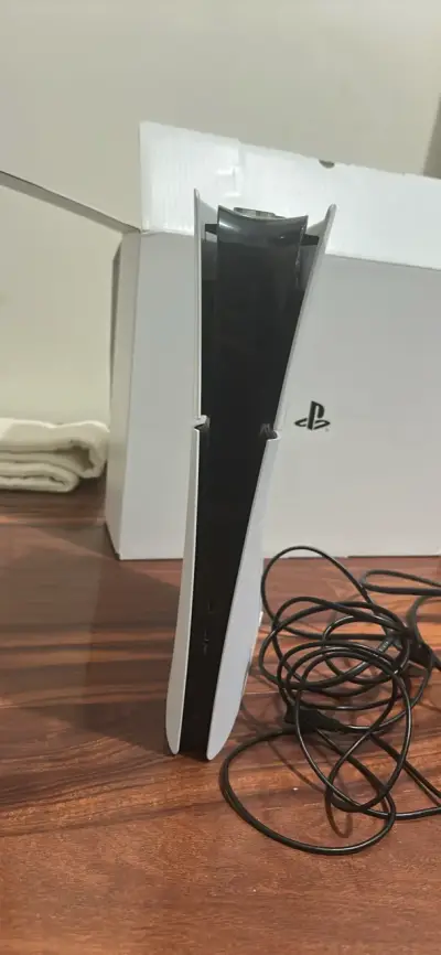 Consola PlayStation 5 con dos controles - miniatura 2