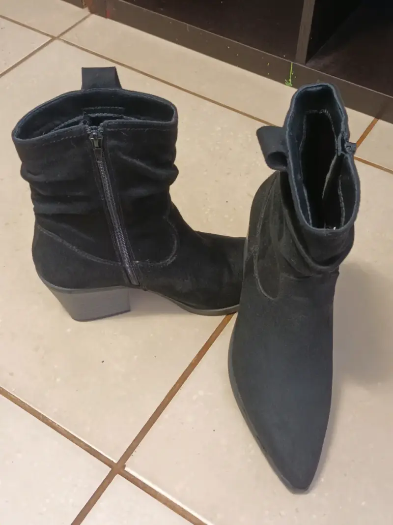 Botas negras de gamuza con tacón medio - 3