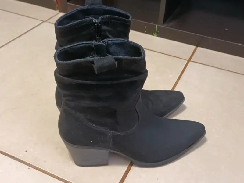 Botas negras de gamuza con tacón medio - 4
