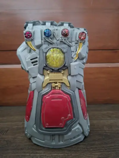 Guantelete de juguete de Iron Man con luces - miniatura 1