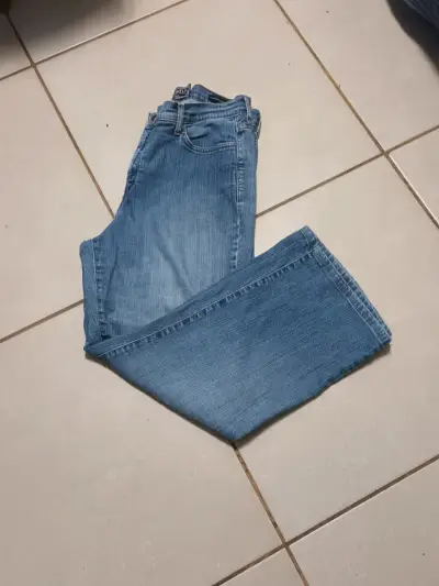 Jeans azul claro para mujer talla mediana - miniatura 1