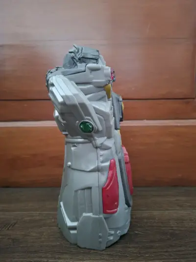 Guantelete de juguete de Iron Man con luces - miniatura 2