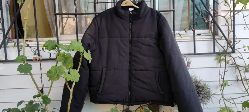 Chaqueta acolchada negra para invierno - 1