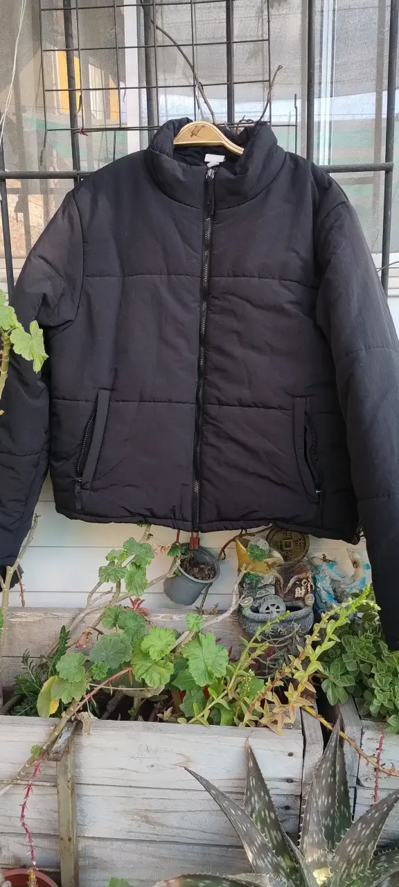 Chaqueta acolchada negra para invierno - 2