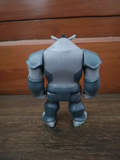 Figura de acción rino gris ultimate spiderman - miniatura 3