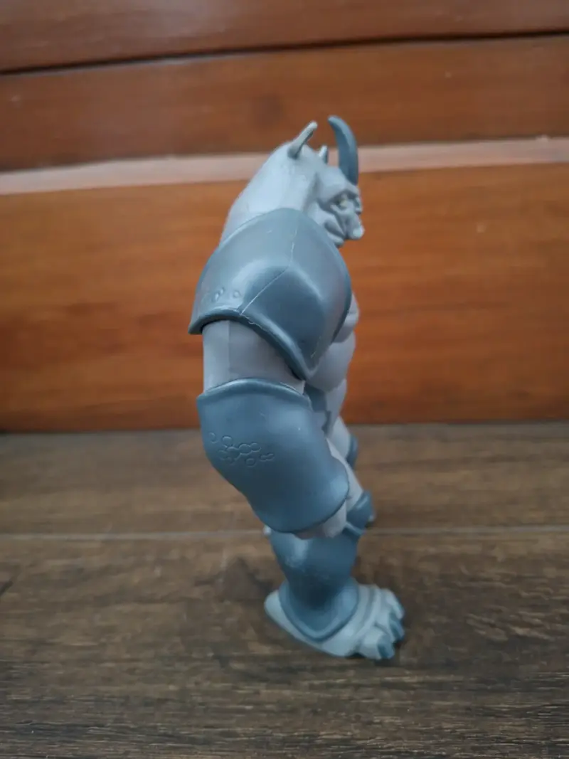 Figura de acción rino gris ultimate spiderman - 4