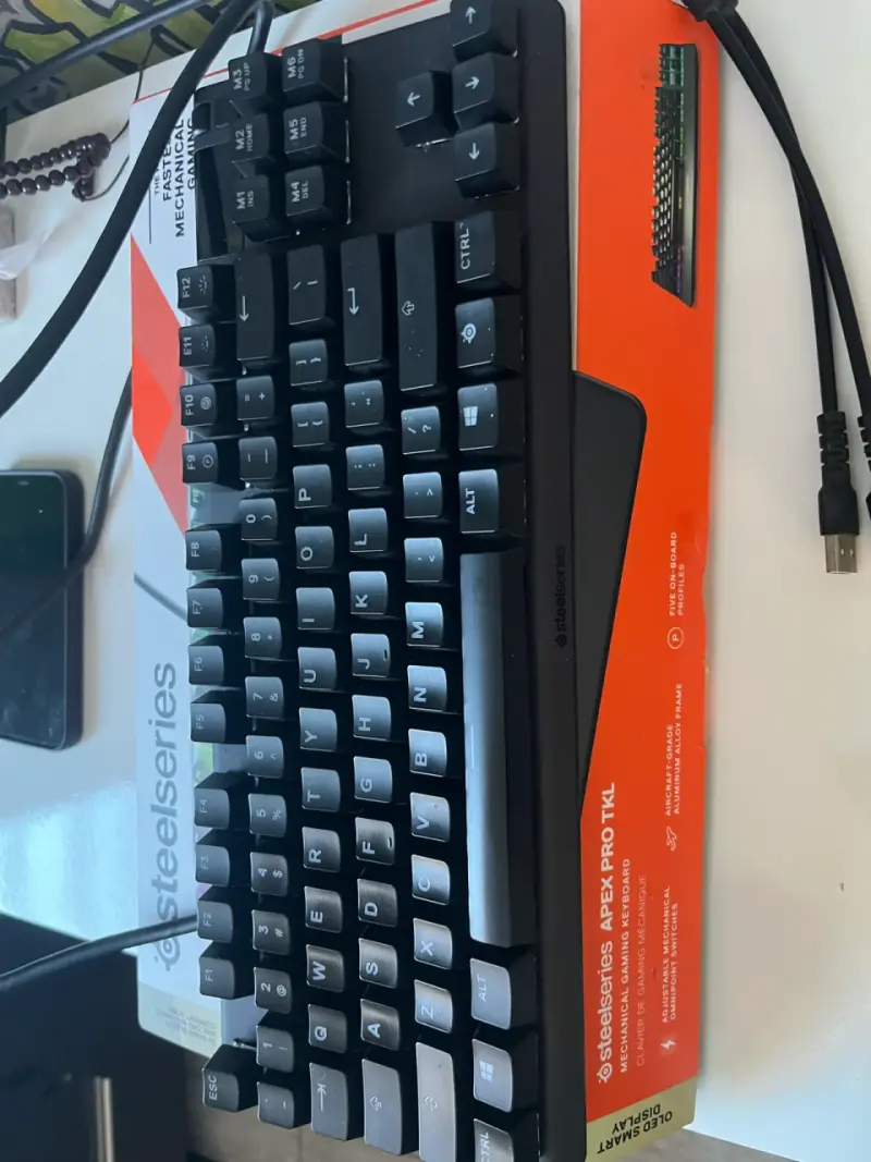 Teclado mecánico SteelSeries Apex Pro TKL - 1